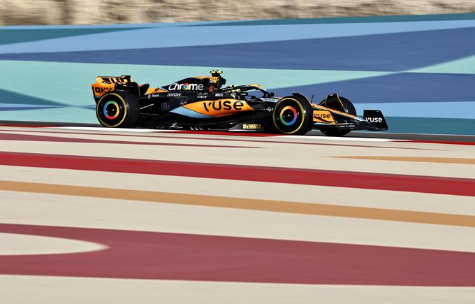 Lando Norris (McLaren) tik za najhitrejšimi, povsem v ozadju pa Oscar Piastri in oba dirkača Alpina. | Foto: Reuters