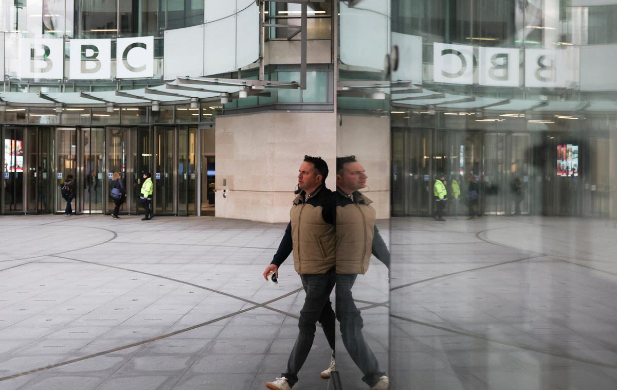 BBC | Na dogajanje se je odzval tudi britanski premier Keir Starmer in prek svojega tiskovnega predstavnika sporočil, da se zavzema za "močan in neodvisen BBC". | Foto Reuters