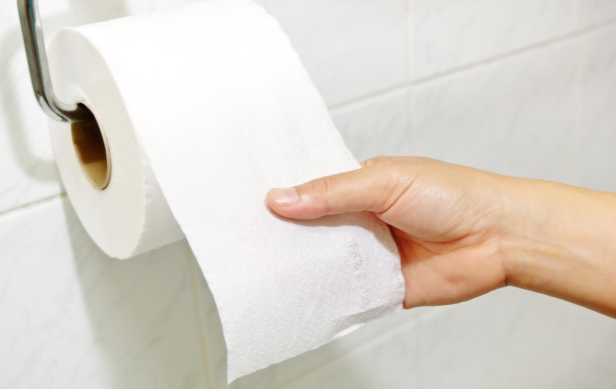 toaletni papir | Za toaletnim papirjem te dni norijo številni po svetu - tako zelo, da niso niti najmanj pozorni na druge (fotografija je simbolična). | Foto Thinkstock