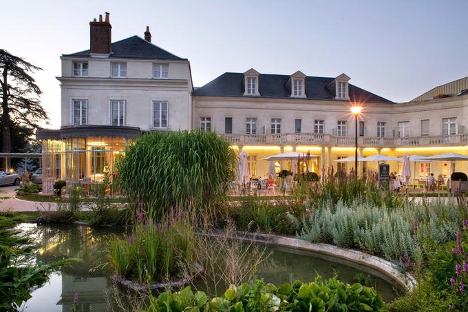 Hotel v središču Toursa obkroža velik park, ki gostom zagotavlja mir. | Foto: spletne strani hotelov