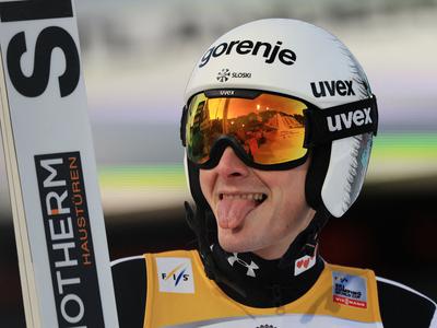 Domen Prevc z novo zmago še povečal prednost v boju za zlatega orla, rdeči karton za Zajca