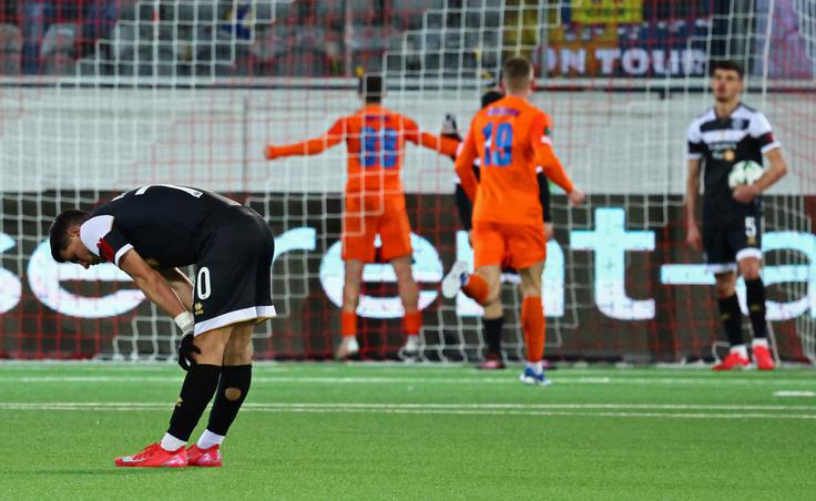 Tamar Svetlin je znižal zaostanek Celja na 2:3. | Foto: Reuters