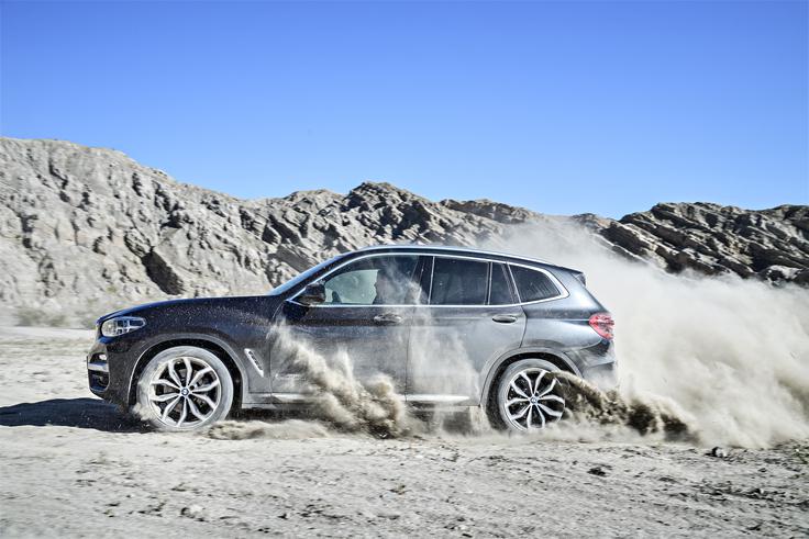 BMW X3 bo letos dopolnil že svojih 20 let, trenutno ga izdelujejo njegovo tretjo generacijo.  | Foto: BMW