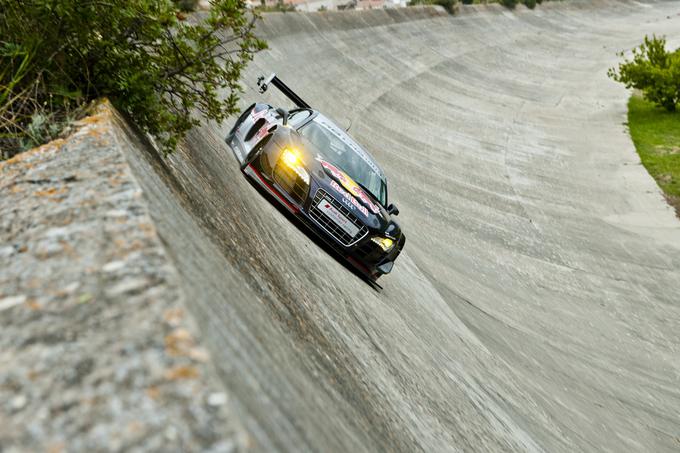 Carlos Sainz je leta 2012 rekord ovala postavil z Audijevim dirkalnikom R8 LMS. | Foto: Red Bull