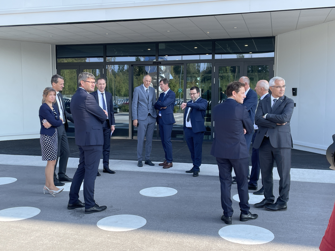 Predstavniki 11 vodilnih avtomobilskih dobaviteljev čakajo na strateško partnerstvo slovenske vlade. | Foto: Gregor Pavšič