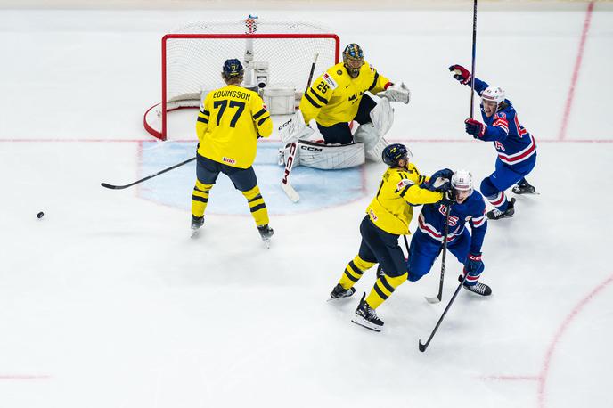 SP v hokeju: Švedska - ZDA, polfinale | Švedi se pred domačimi gledalci za finale borijo z Američani. | Foto Guliverimage