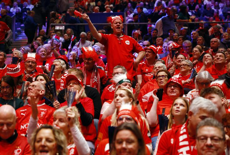 Danci so v vlogi glavnih favoritov. | Foto: Reuters