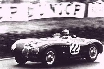 Prednika jaguarja E-type