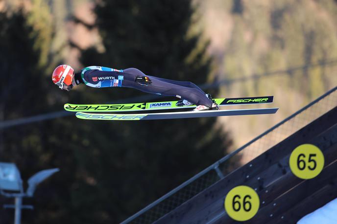Markus Eisenbichler | Markus Eisenbichler je v prvi seriji tekme v Garmisch-Partenmkirchnu poletel daleč, imel ob doskoku obilico težav, od sodnikov pa prejel (pre)visoke ocene. | Foto Guliverimage