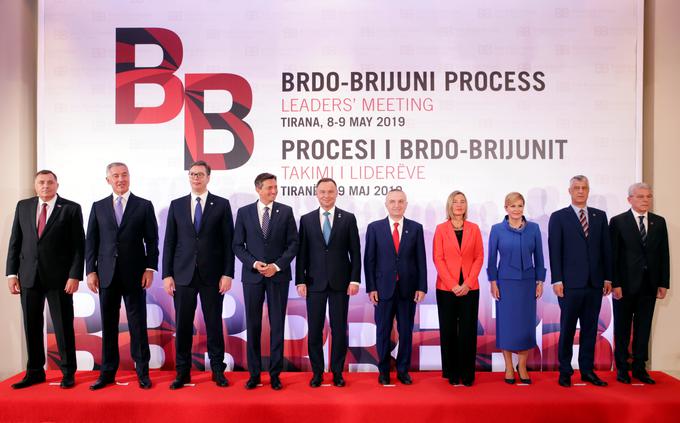 Predstavniki delegacije med katerimi je tudi predsednik Borut Pahor. | Foto: Reuters