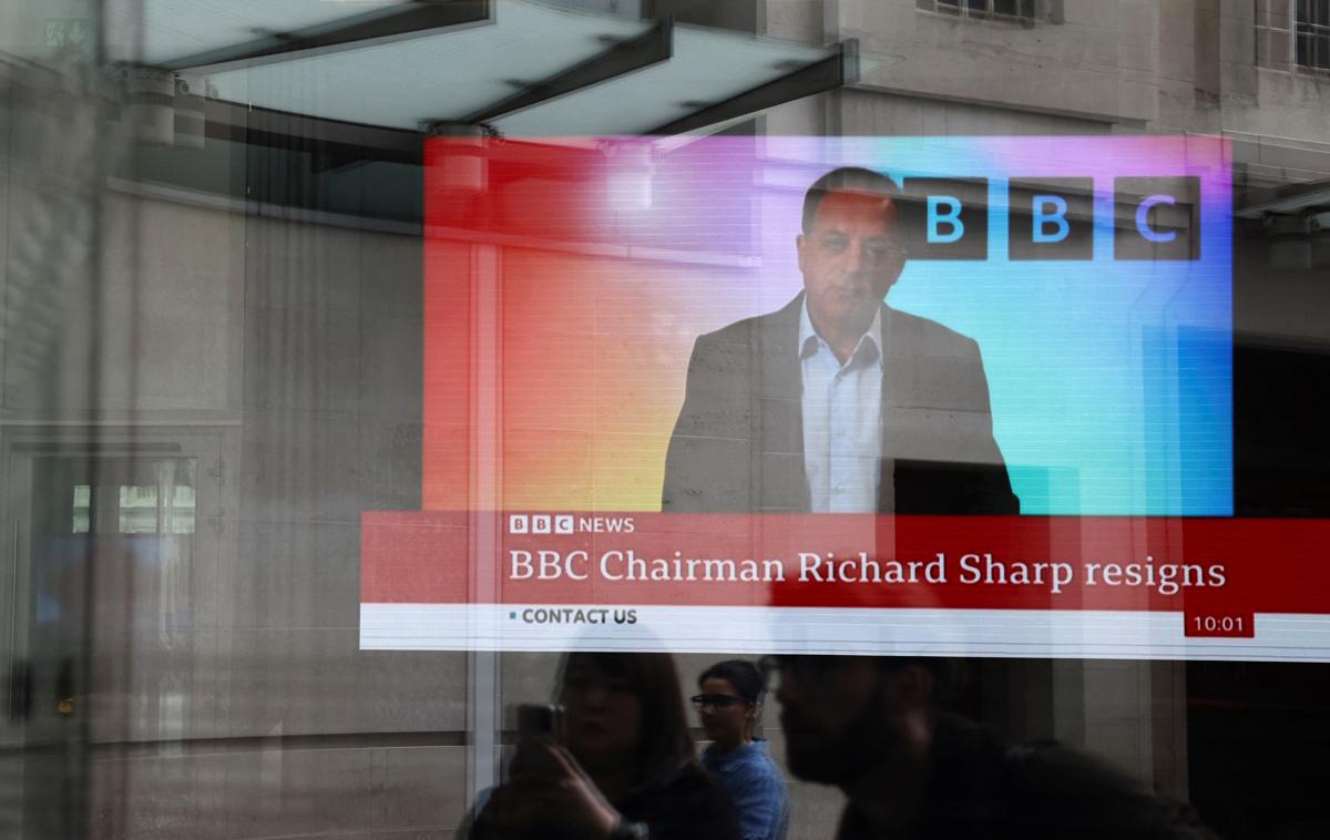 Richard Sharp | Upravni odbor BBC je od Sharpovem odstopu danes sporočil, da sprejemajo in razumejo njegovo odločitev, pri čemer so Sharpa označili za "zelo učinkovitega predsednika upravnega odbora BBC". | Foto BBC