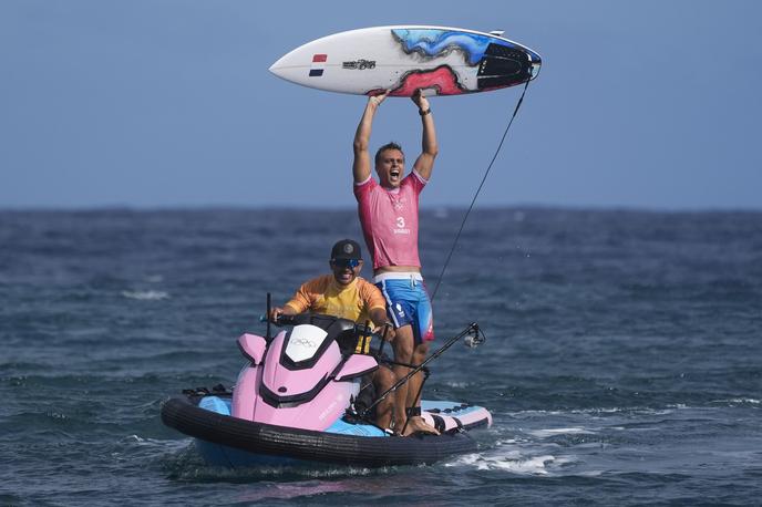 Kauli Vaast | Francoz Kauli Vaast je na Tahitiju osvojil naslov olimpijskega prvaka v deskanju na valovih. | Foto Guliverimage
