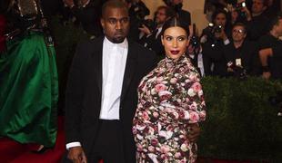 Kim Kardashian: Z otrokom greva na Kanyejevo turnejo