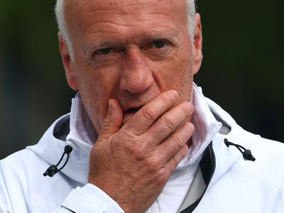 Didierja Deschampsa dan po zmagi pretresla tragična izguba. Vrača se v Francijo.