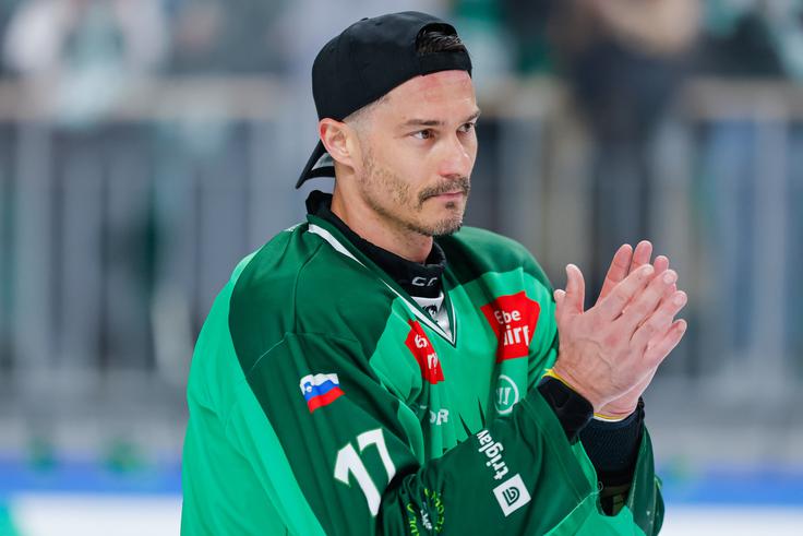 Ponosen je na to, do kam je prišel iz kranjskega Triglava. | Foto: Aleš Fevžer