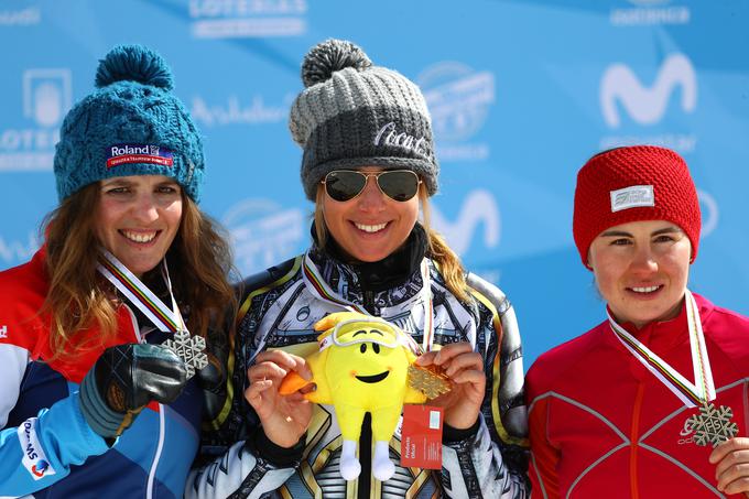 Ester Ledecka je aktualna svetovna prvakinja v olimpijski deskarski disciplini paralelni veleslalom in podprvakinja v paralelnem slalomu. | Foto: Getty Images