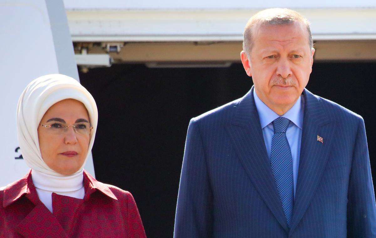 Recep Tayyip Erdogan z ženo Emine na berlinskem letališču | Foto Reuters