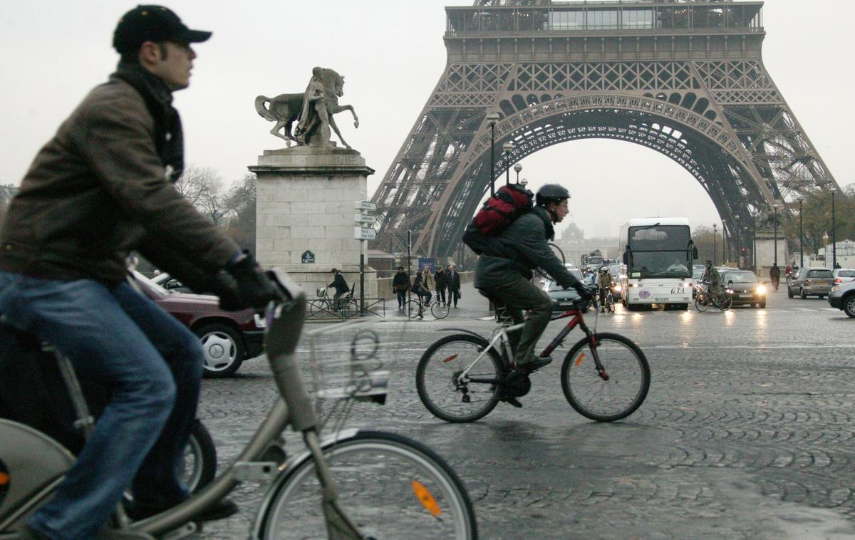 francija kolo | Avtomobilski oglasi bodo od marca v Franciji precej drugačni, saj bodo morali v njih omeniti še alternativno vrsto mobilnosti. | Foto Reuters
