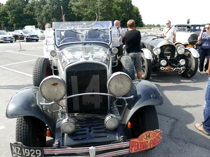 Chrysler 75 roadster iz leta 1929 - tudi njega danes in jutri čakajo zanimive preizkušnje na slovenskih cestah. | Foto: 