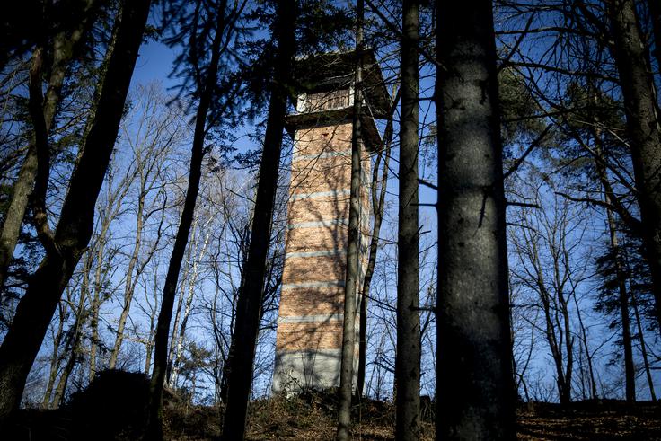 70-metrsko skakalnico v ljubljanski Šiški je načrtoval Stanko Bloudek, avtor planiške velikanke. Zgradil jo je smučarski klub Enotnost leta 1954, pozneje je prešla v občinske roke. | Foto: Ana Kovač