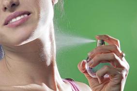 Triki za obstojnejši vonj parfuma na vaši koži