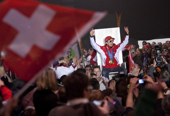 V Švici so ga po dveh zmagah na olimpijskih igrah v ZDA častili po božje. | Foto: Reuters