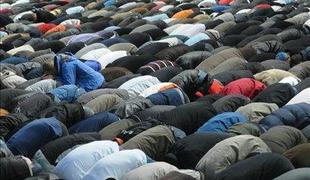Muslimani na današnji bajram romajo v Meko