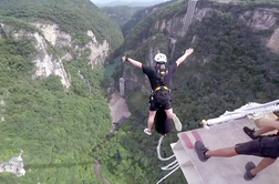 "Bungee" za najbolj pogumne: poženeš se 260 metrov v globino #video