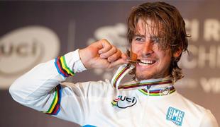 Svetovni prvak Peter Sagan nadomestil "vročega" Johna Tavolto (video)