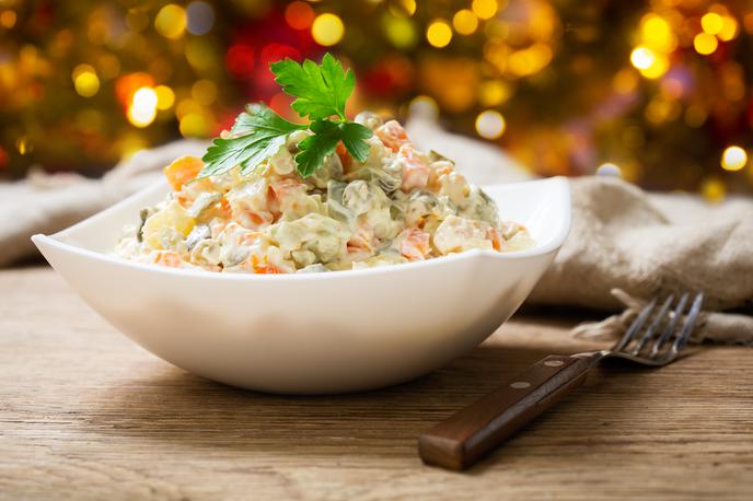 Francoska solata | Glavna jed na meniju španske restavracije je bila ruska solata, mešanica graha, krompirja, korenja in majoneze. | Foto Shutterstock