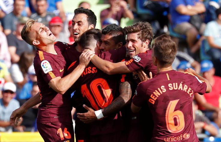Veselje Barcelone, ki je prišla do zmage šest minut pred koncem rednega dela po zaslugi atraktivnega zadetka Paulinha. | Foto: Reuters