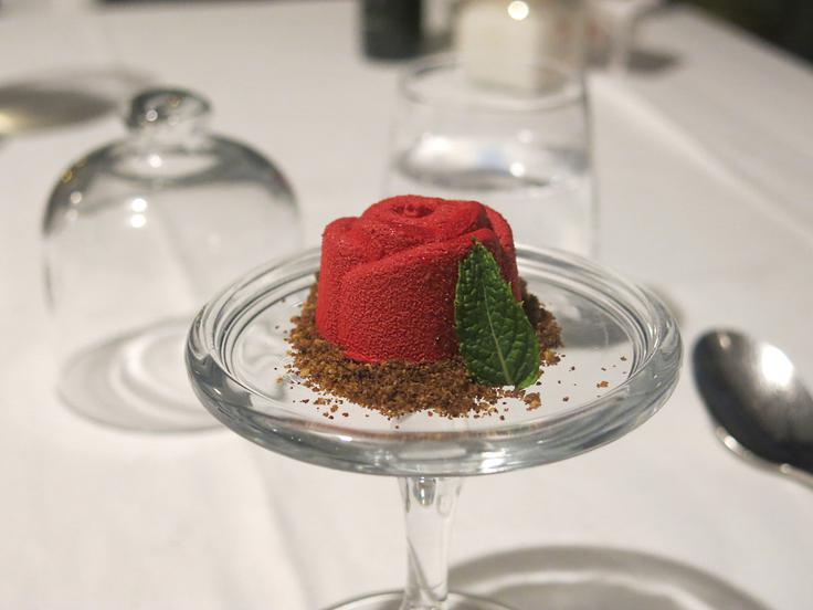 Vrtnice v dveh oblikah: kot skutna torta ... | Foto: Miha First