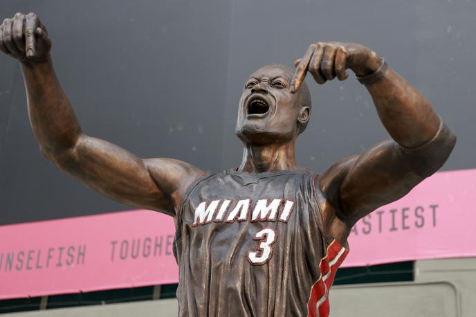 Dwyane Wade, kip, Miami Heat | Dwyane Wade, legenda ameriškega košarkarskega kluba Miami Heat, je dobil svoj kip. | Foto Reuters