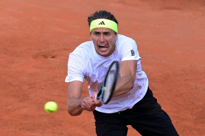 Alexander Zverev | Alexander Zverev se nenadejano hitro poslavlja od turnirja v Hamburgu | Foto Reuters
