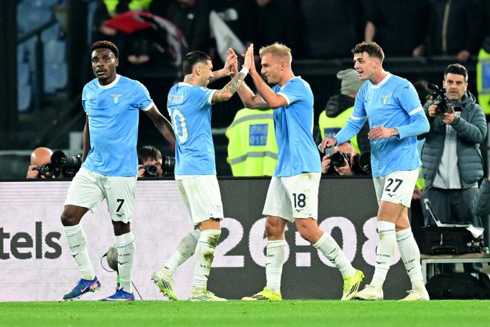 Milan ni izkoristil remija Interja, Como nadaljuje sanjsko sezono