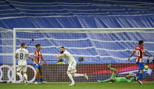 Oblak na velikem derbiju ostal praznih rok, Real pobegnil, nov spodrsljaj Barcelone