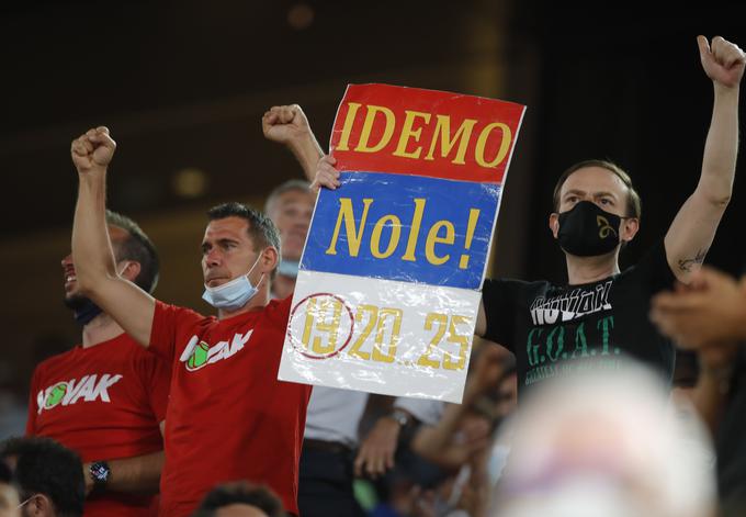 Đoković na dvobojih v Parizu računa na podporo glasnih navijačev. | Foto: Reuters