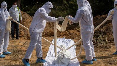 Smrtonosni virus ne izbira: obležali tudi številni milijonarji #foto