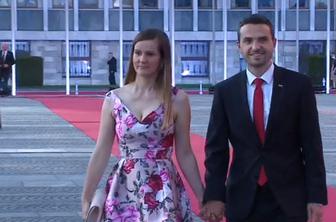 Brez glamurja na rdeči preprogi, Plenković celo na telefonu #video