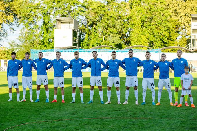 Tudi v mladi slovenski reprezentanci do 21 let, ki ji gre odlično na poti do zgodovinskega preboja na Euro 2025, nosi dres s številko 14. | Foto: www.alesfevzer.com