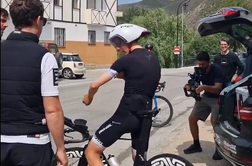 Spoštljiva gesta Tadeja Pogačarja: v črni opravi z razlogom