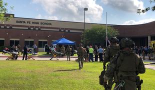 17-letnik na šoli v Teksasu ubil deset ljudi