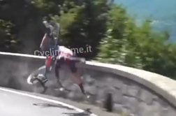 Grozljiv padec: malo je manjkalo in zgodilo bi se lahko najhujše #video