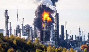 Eksplozija in požar v največji kanadski naftni rafineriji #video