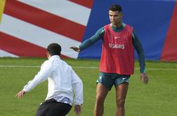 Kaos na treningu Portugalske, proti Ronaldu steklo več kot deset ljudi #video