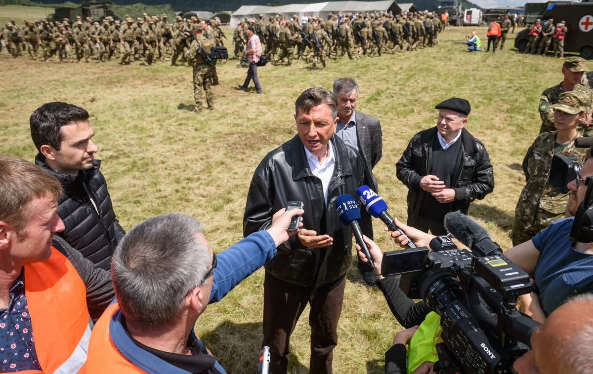 Matej Tonin in Borut Pahor | Obrambni minister Matej Tonin in predsednik republike Borut Pahor sta si ogledala vojaško vajo Preskok 2020 na Babnem polju. | Foto STA