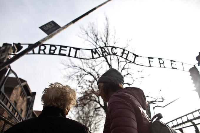 Vhod v najzloglasnejše nekdanje nacistično koncentracijsko taborišče Auschwitz | Foto: Reuters