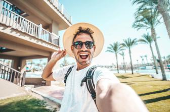 Podjetje, ki nudi prost dan za rojstni dan, sabatikal in dovoljuje pse v pisarni