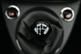 Fiat 500 1.2 8V lounge - šik mestni malček s posluhom za visoko modo
