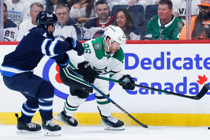 Mikko Rantanen Neal Pionk | Finec Mikko Rantanen je za Dallas znova zadel tri gole. | Foto Guliverimage